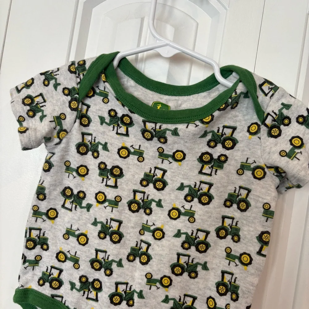 John Deere Gray And‎ Green Tractor Bodysuit Size 3-6 Months